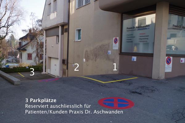 Parkplätze Praxis Dr. Aschwanden 1